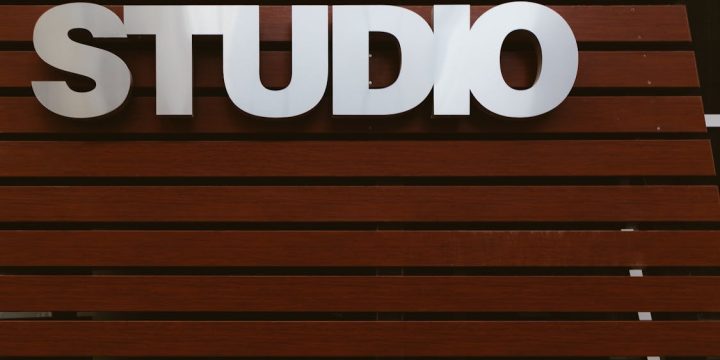 5 Differences Between DIY Signage and Professional Installers